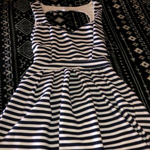 Stripped backless dress with heart